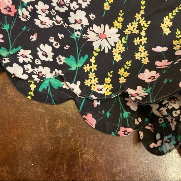 Ladies Crown and Ivy Floral Scalloped Edge Shelby Fit Shorts - Picture 2 of 4